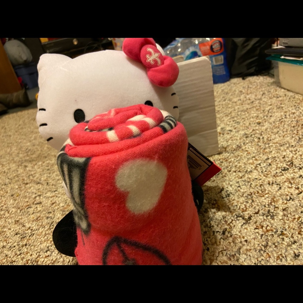 Hello Kitty NFL team throw set